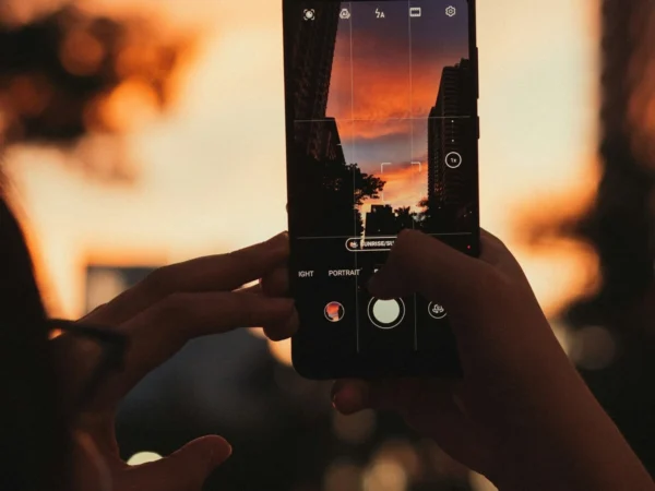 iPhone 16 Pro Max vs Samsung Galaxy S24 Ultra: Qual é o Melhor para Gravar Vídeo?